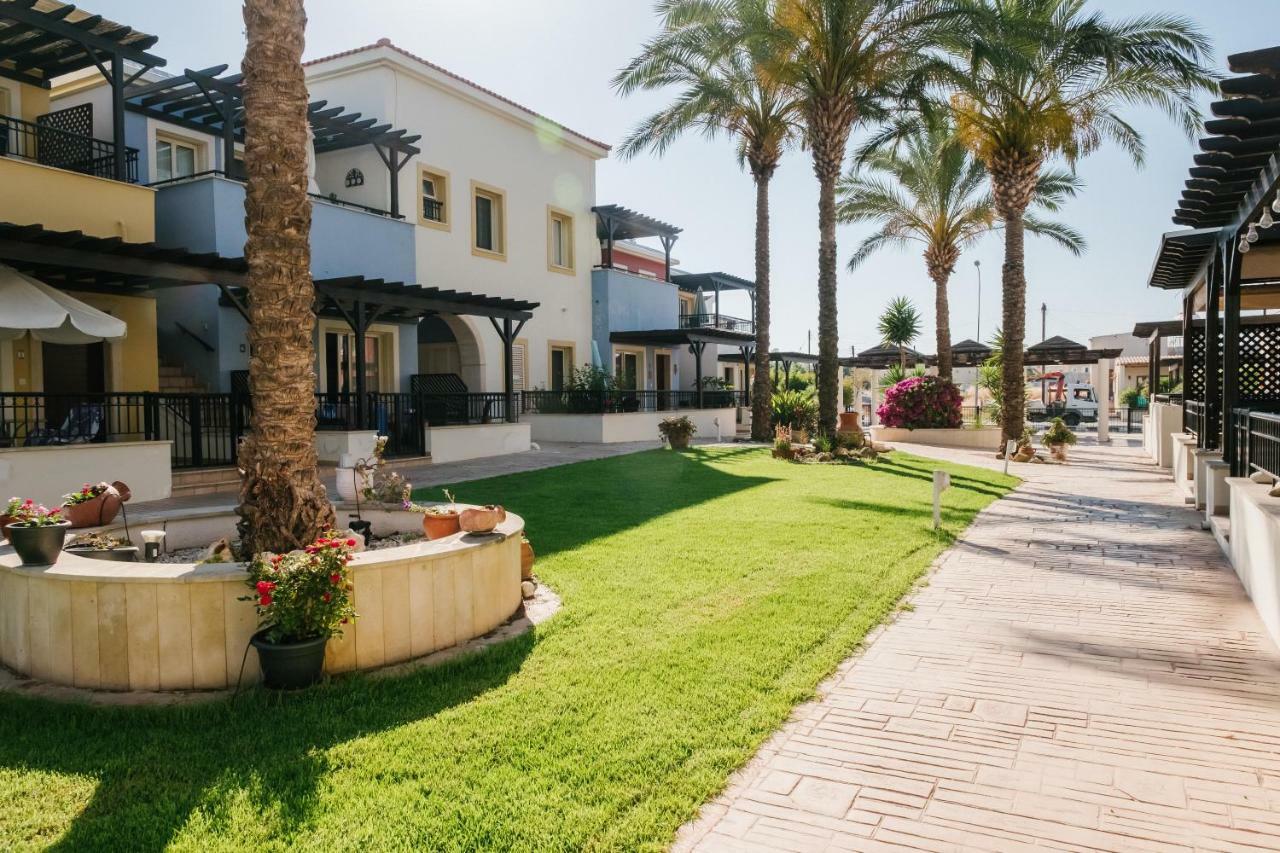 Aphrodite Gardens No.9 Luxury Apt Paphos Exterior photo