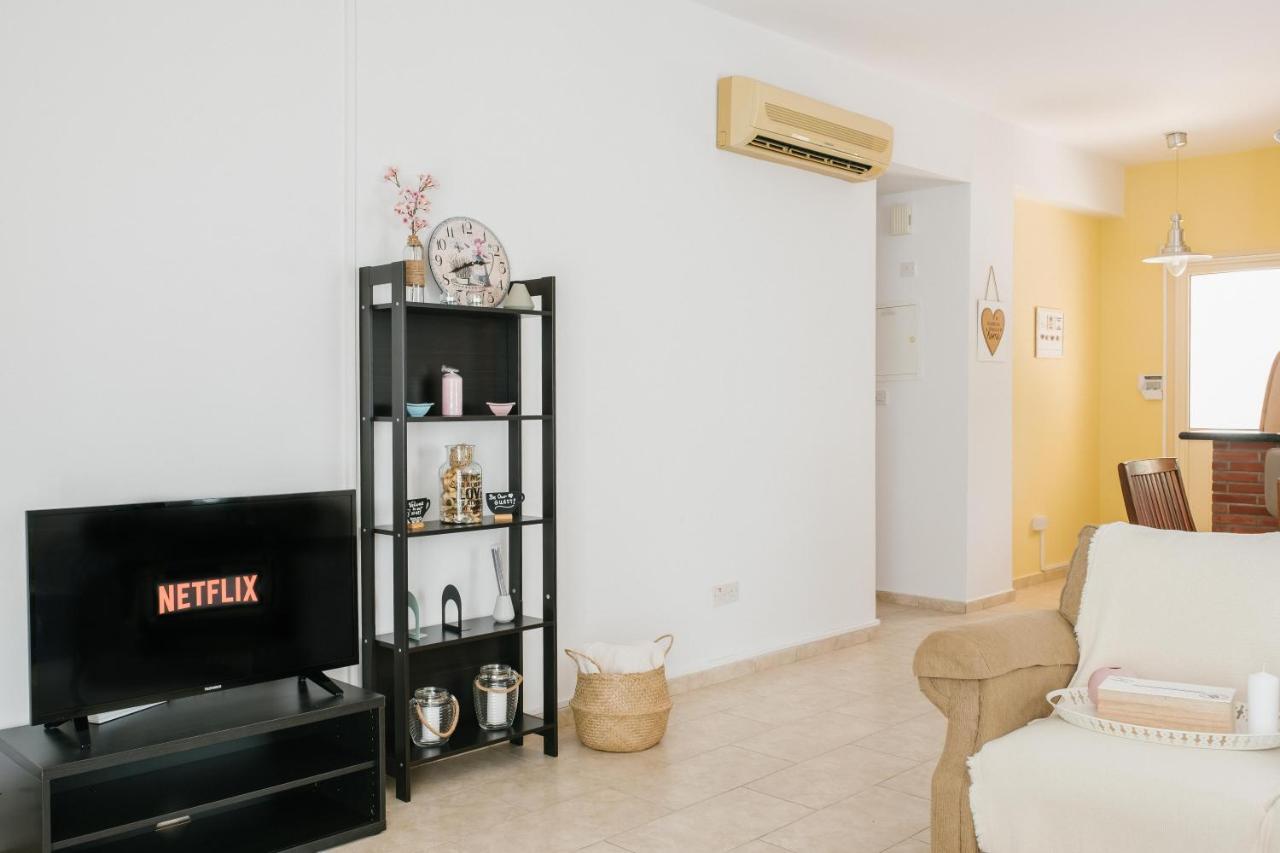 Aphrodite Gardens No.9 Luxury Apt Paphos Exterior photo